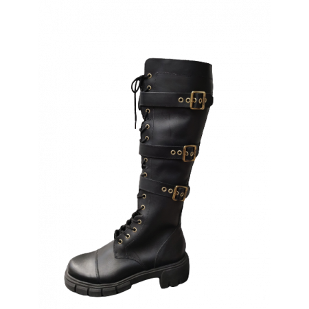 BOTA TRATORADA EM COURO PRETO